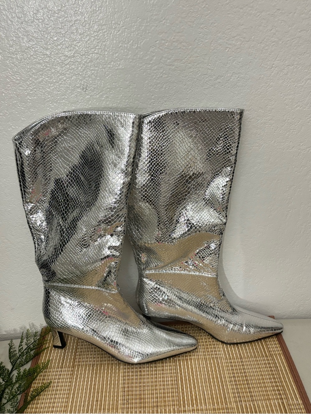 STEVE MADDEN Woman NEWLYN Wide Calf Knee High Boot Size: 8.5M